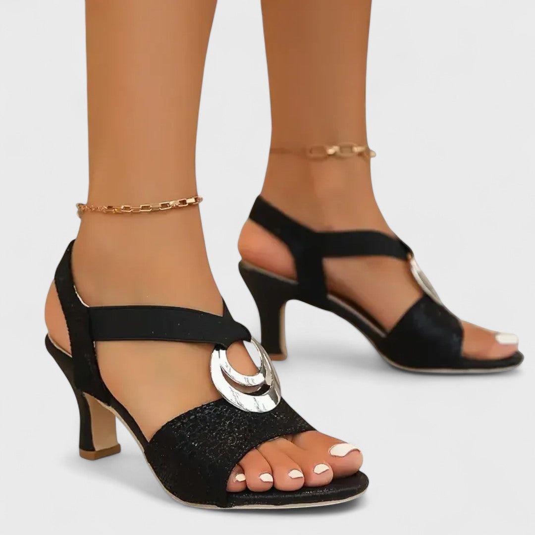 Jasmina – Elegantní sandály s ozdobnou sponou