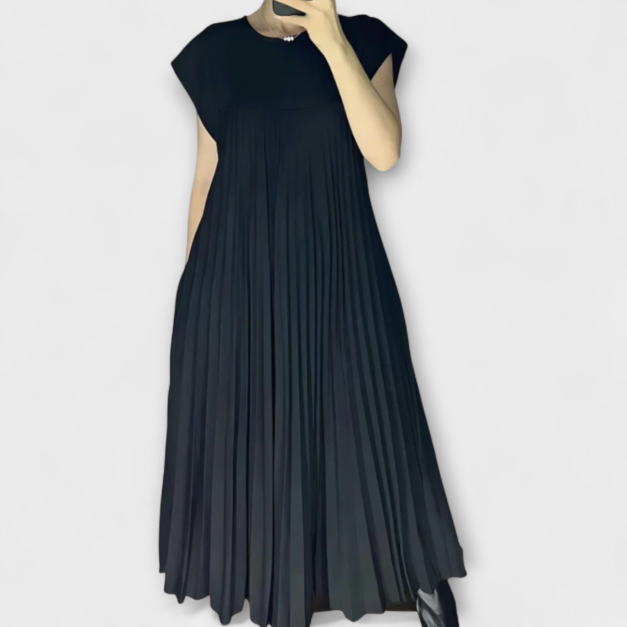 Zairelle – Elegantní Plisovaná Šaty
