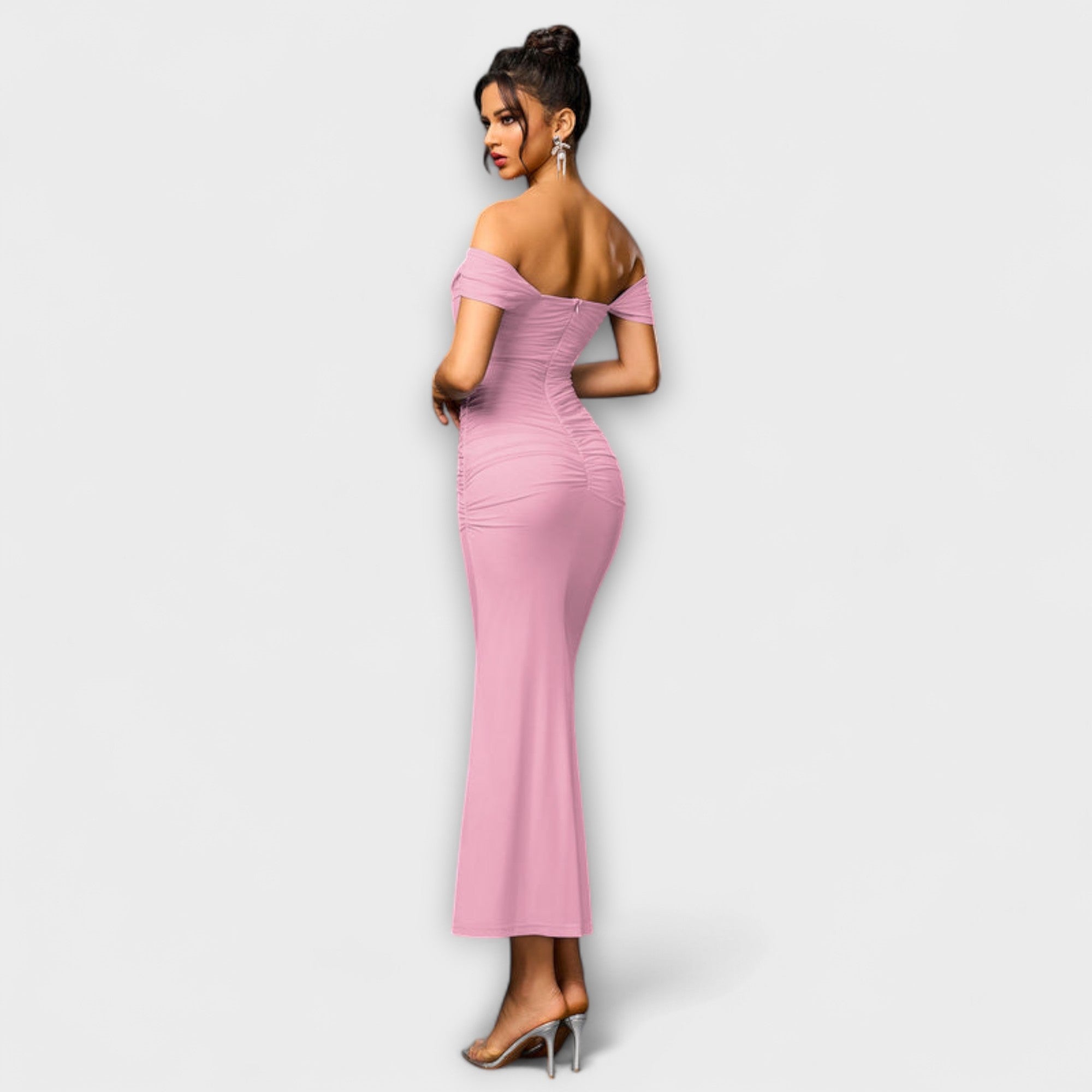 Ione - Bodycon šaty s odhalenými rameny a řasením