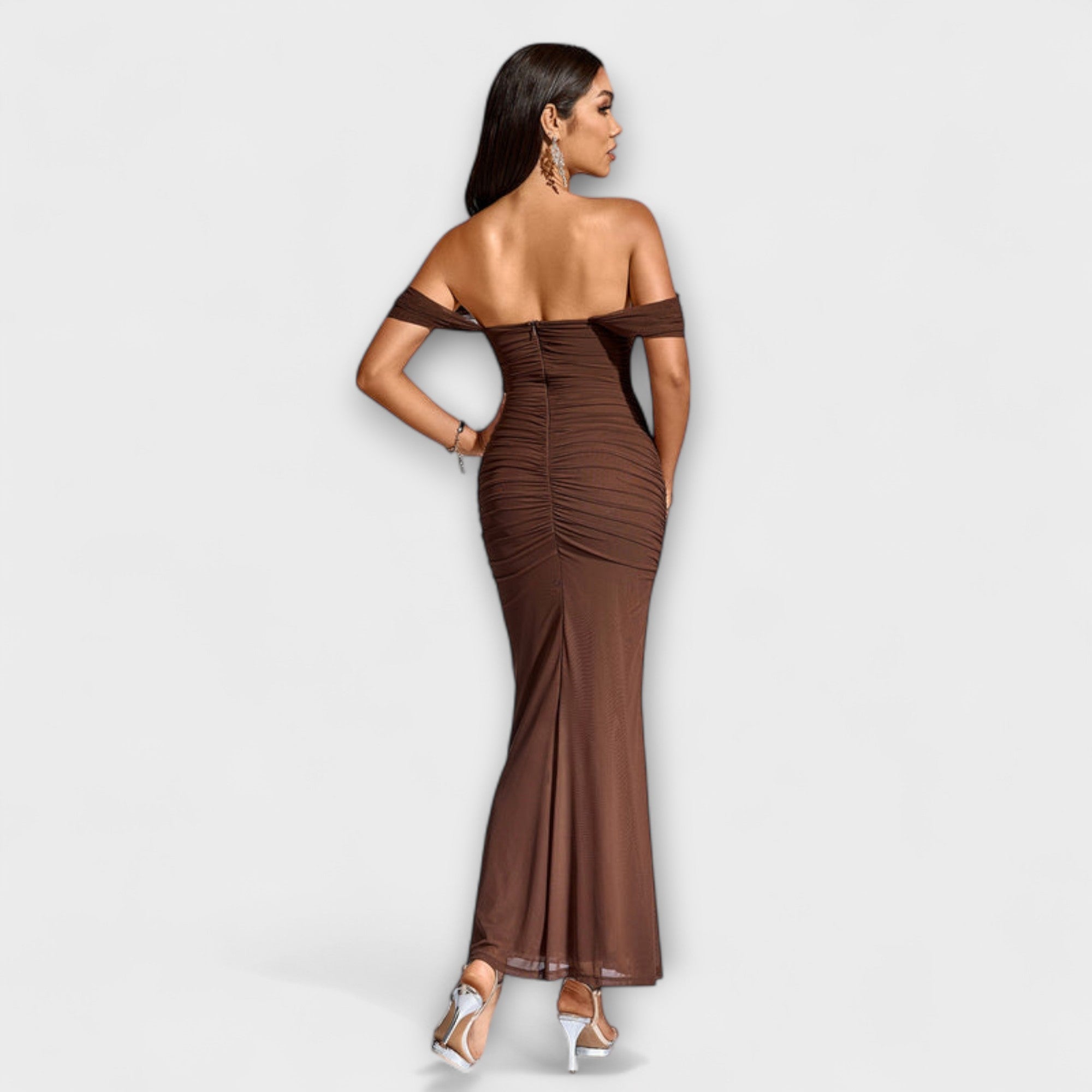 Ione - Bodycon šaty s odhalenými rameny a řasením