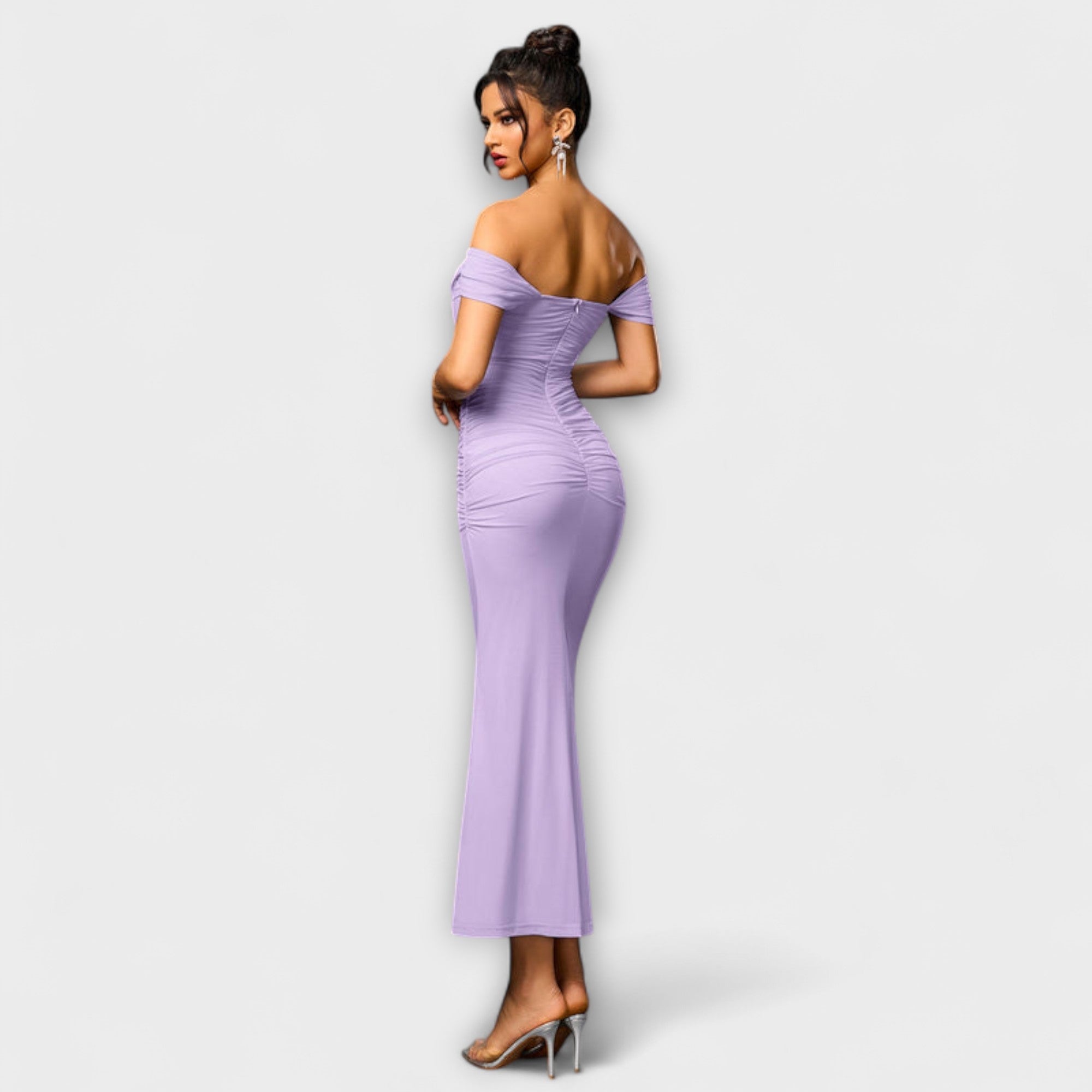 Ione - Bodycon šaty s odhalenými rameny a řasením
