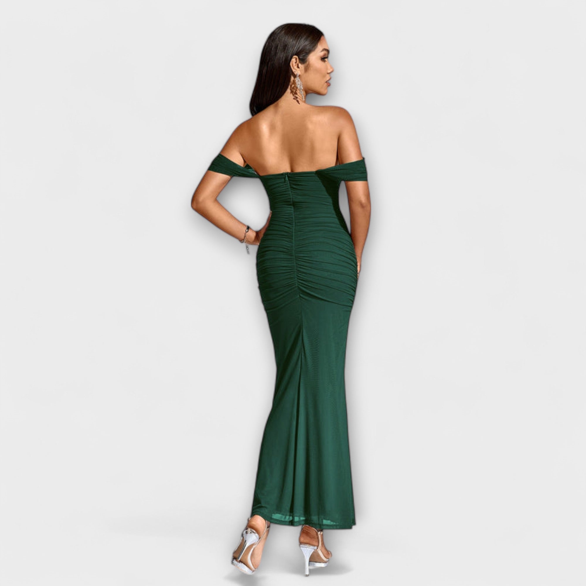 Ione - Bodycon šaty s odhalenými rameny a řasením