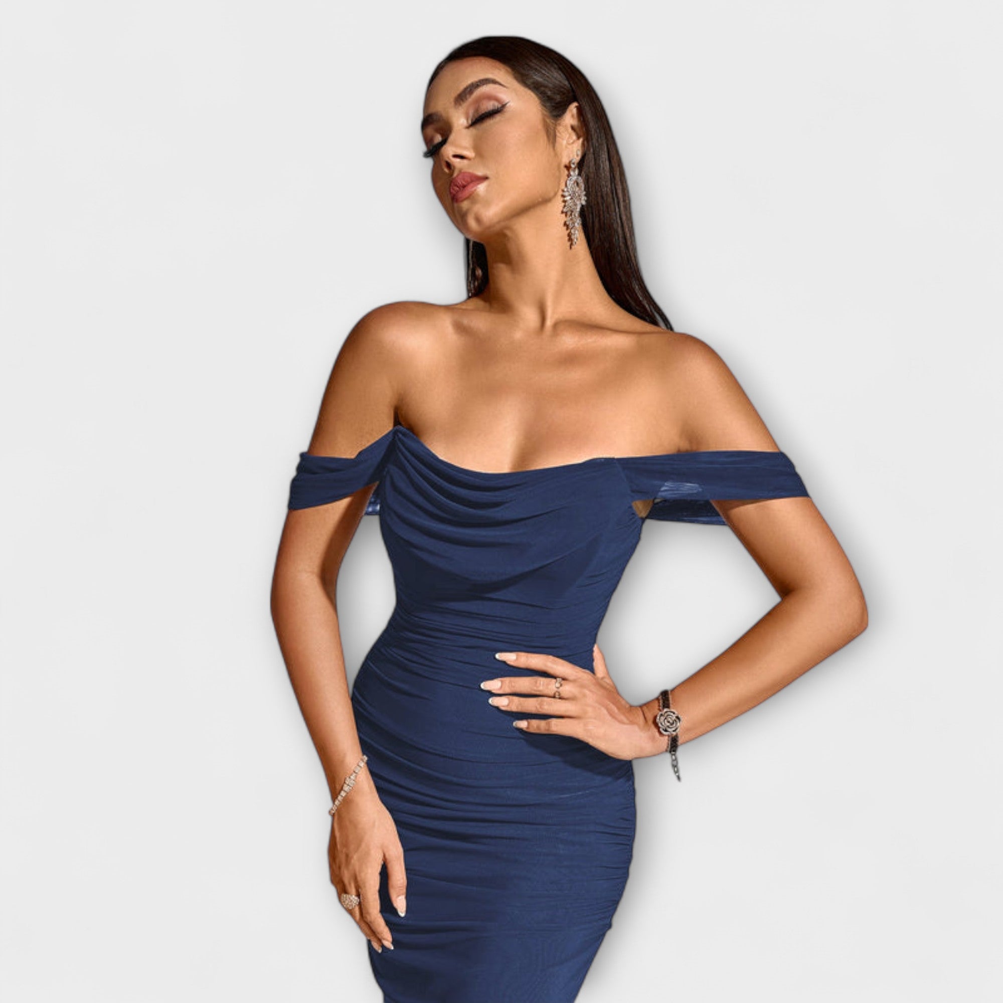 Ione - Bodycon šaty s odhalenými rameny a řasením