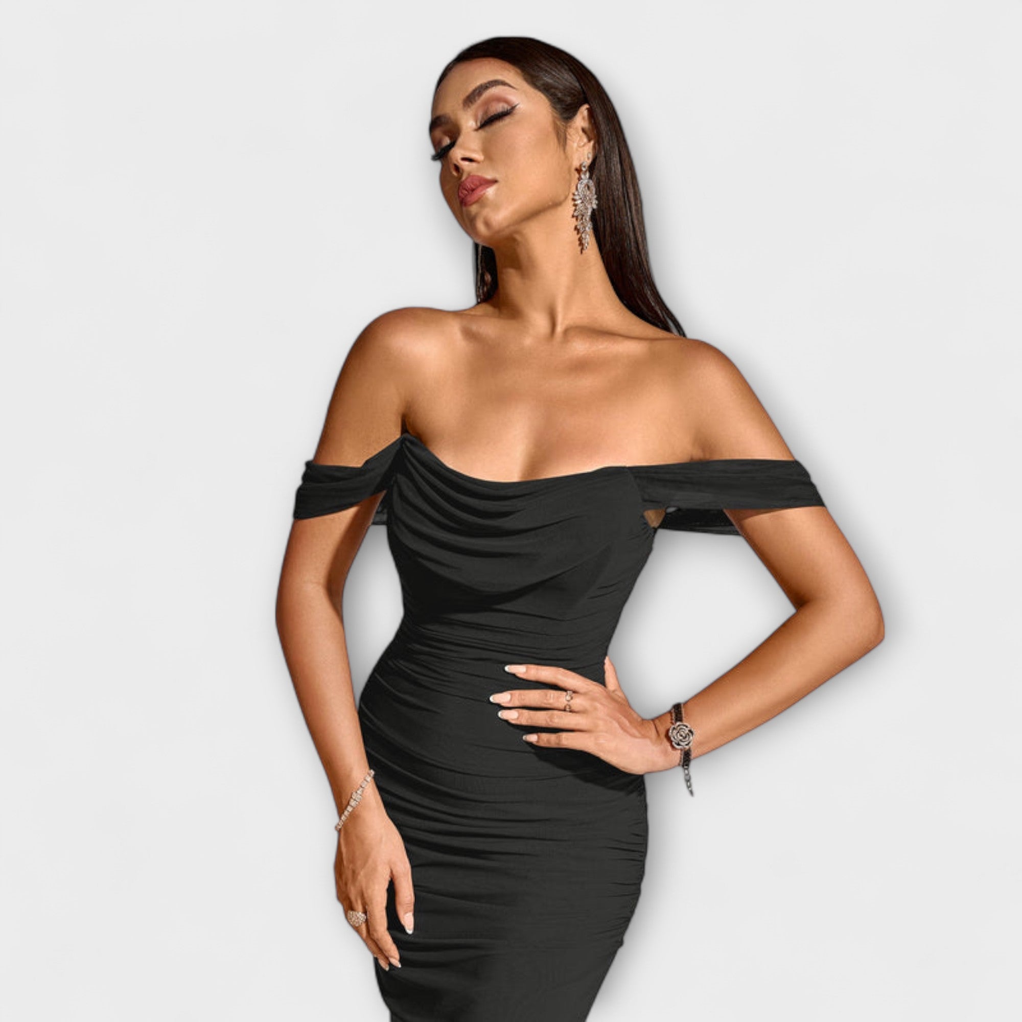 Ione - Bodycon šaty s odhalenými rameny a řasením