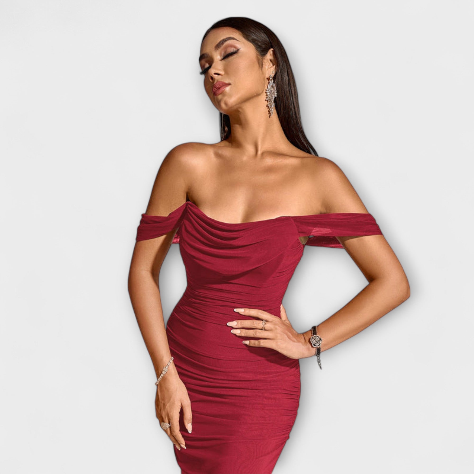 Ione - Bodycon šaty s odhalenými rameny a řasením