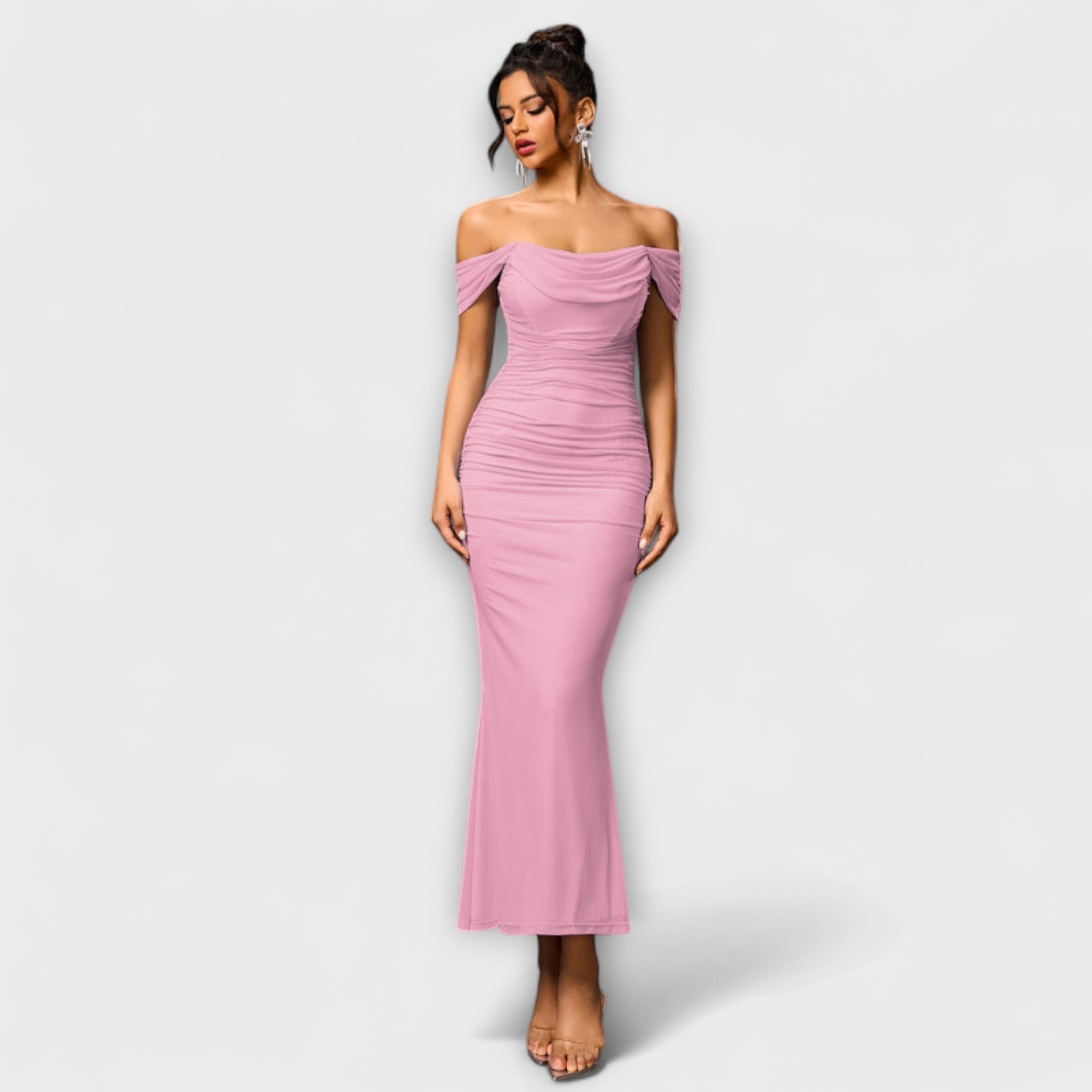 Ione - Bodycon šaty s odhalenými rameny a řasením