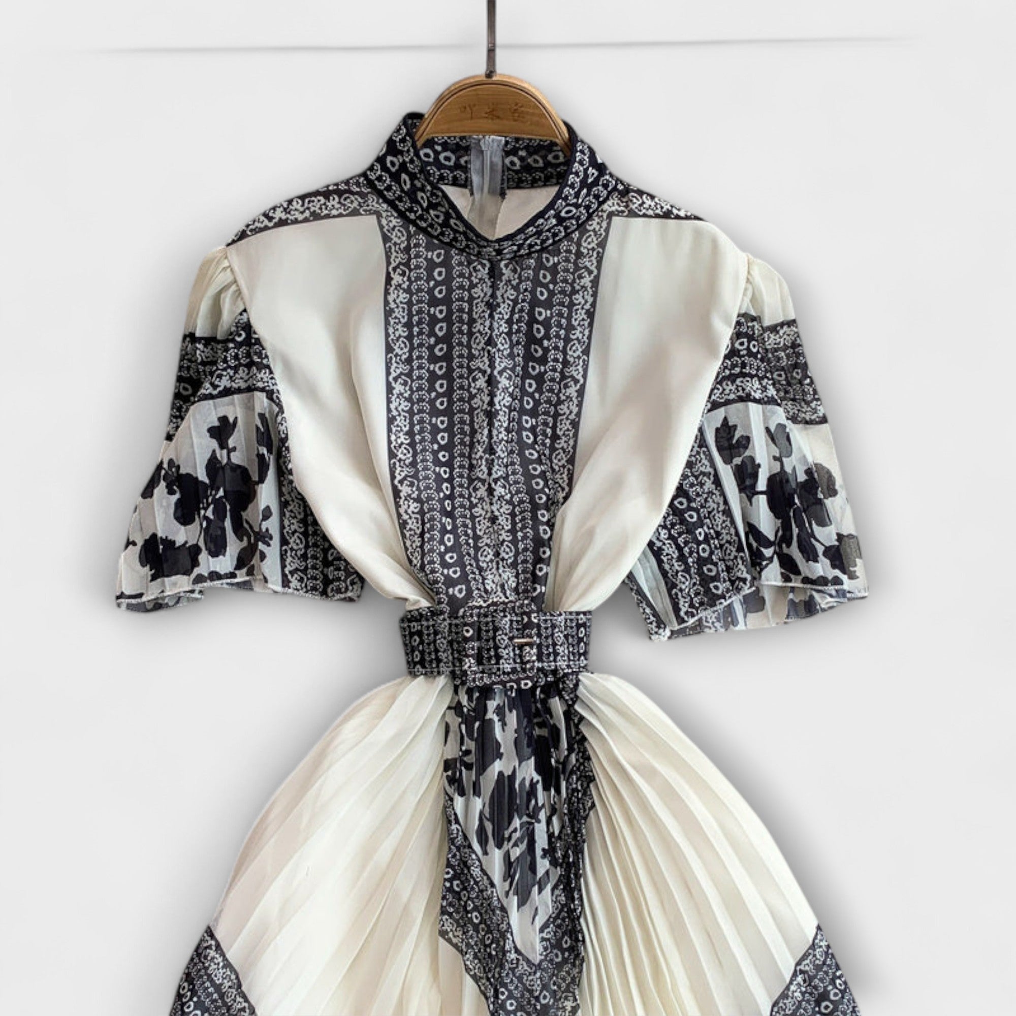 Delilah - Šaty inspirované vintage stylem